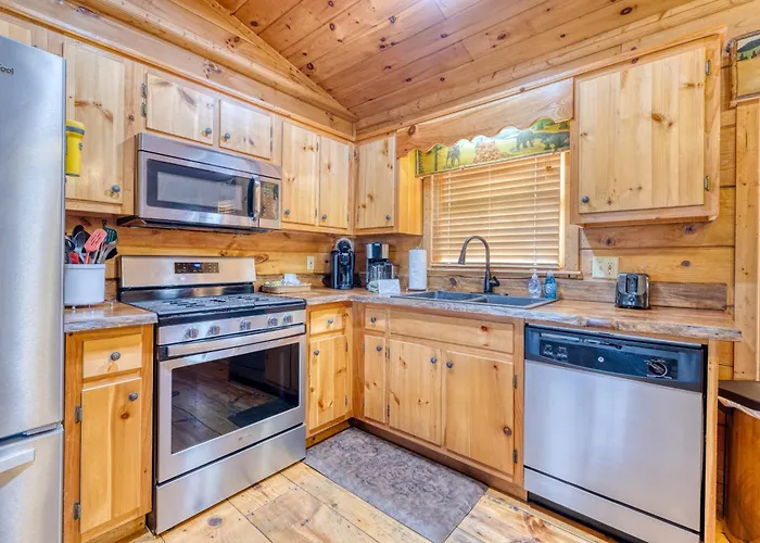 Secluded Sunrise Ridge-10 Min From Blue Ridge, King Beds, Hot Tub, 2 Porches, Fireplace Wood Burning, Mountain View, Cozy