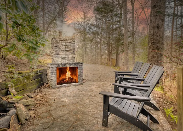 Secluded Sunrise Ridge-10 Min From Blue Ridge, King Beds, Hot Tub, 2 Porches, Fireplace Wood Burning, Mountain View, Cozy