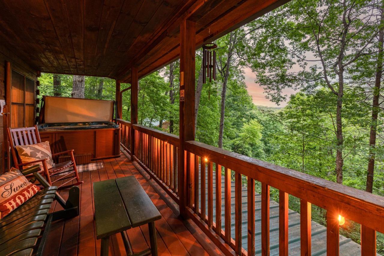 Secluded Sunrise Ridge: Mountain View Retreat With Hot Tub *