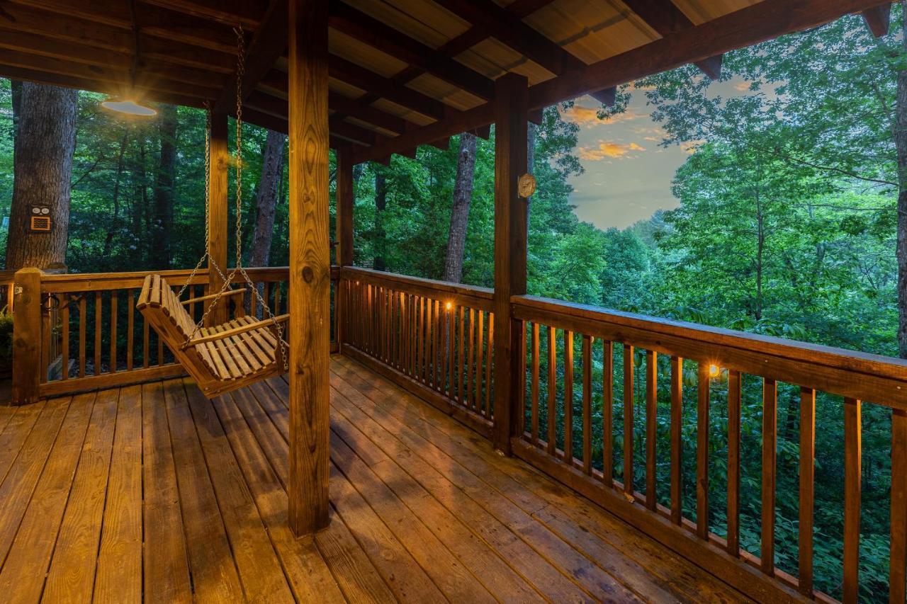 Secluded Sunrise Ridge: Mountain View Retreat With Hot Tub Holiday home *