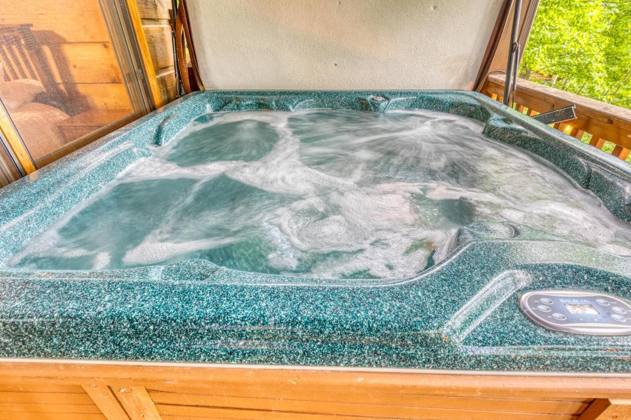 Secluded Sunrise Ridge: Mountain View Retreat With Hot Tub * Blue Ridge