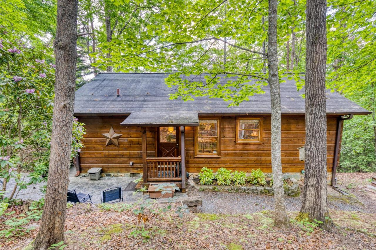 Secluded Sunrise Ridge: Mountain View Retreat With Hot Tub Holiday home *