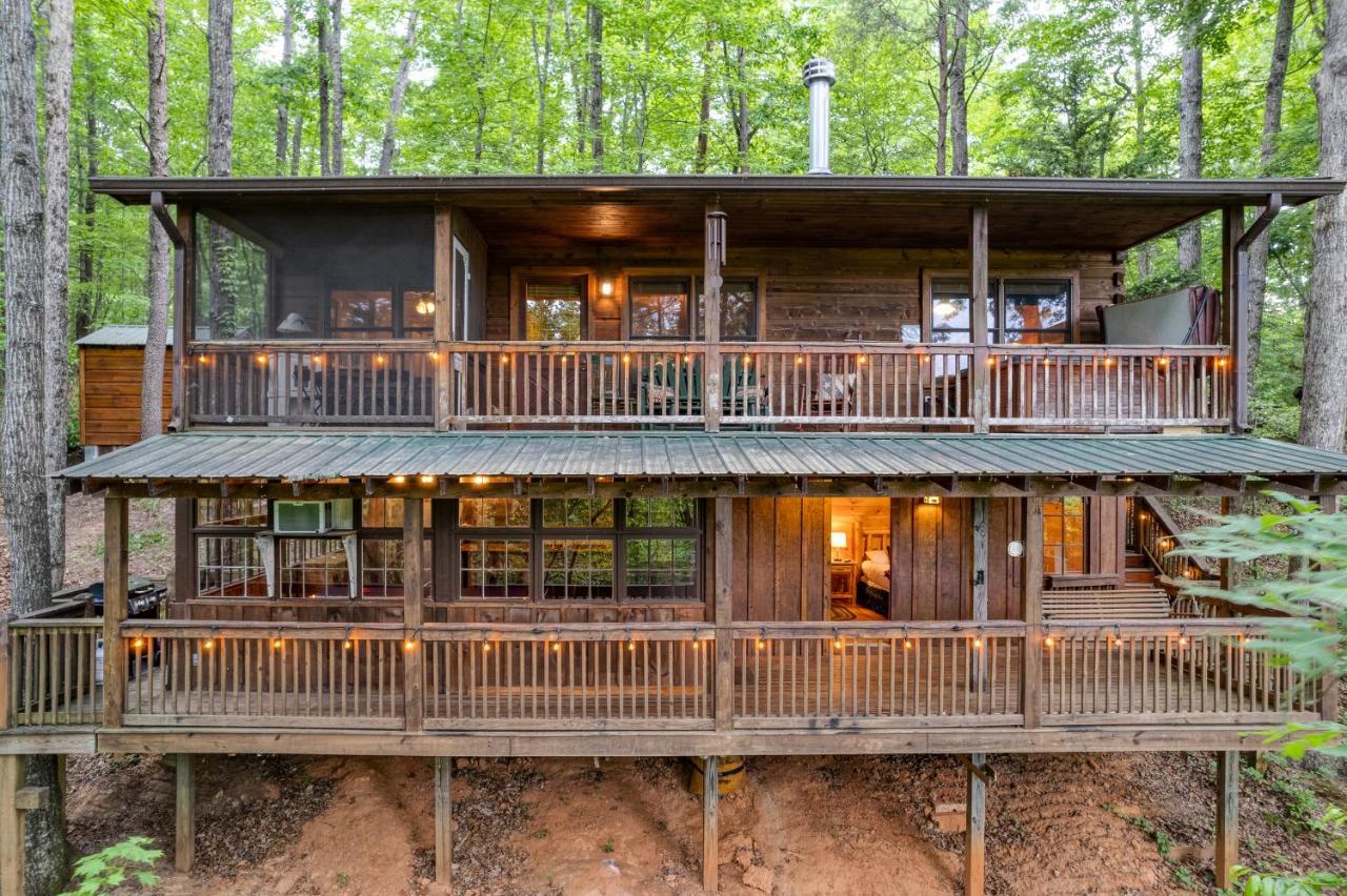 Secluded Sunrise Ridge: Mountain View Retreat With Hot Tub
