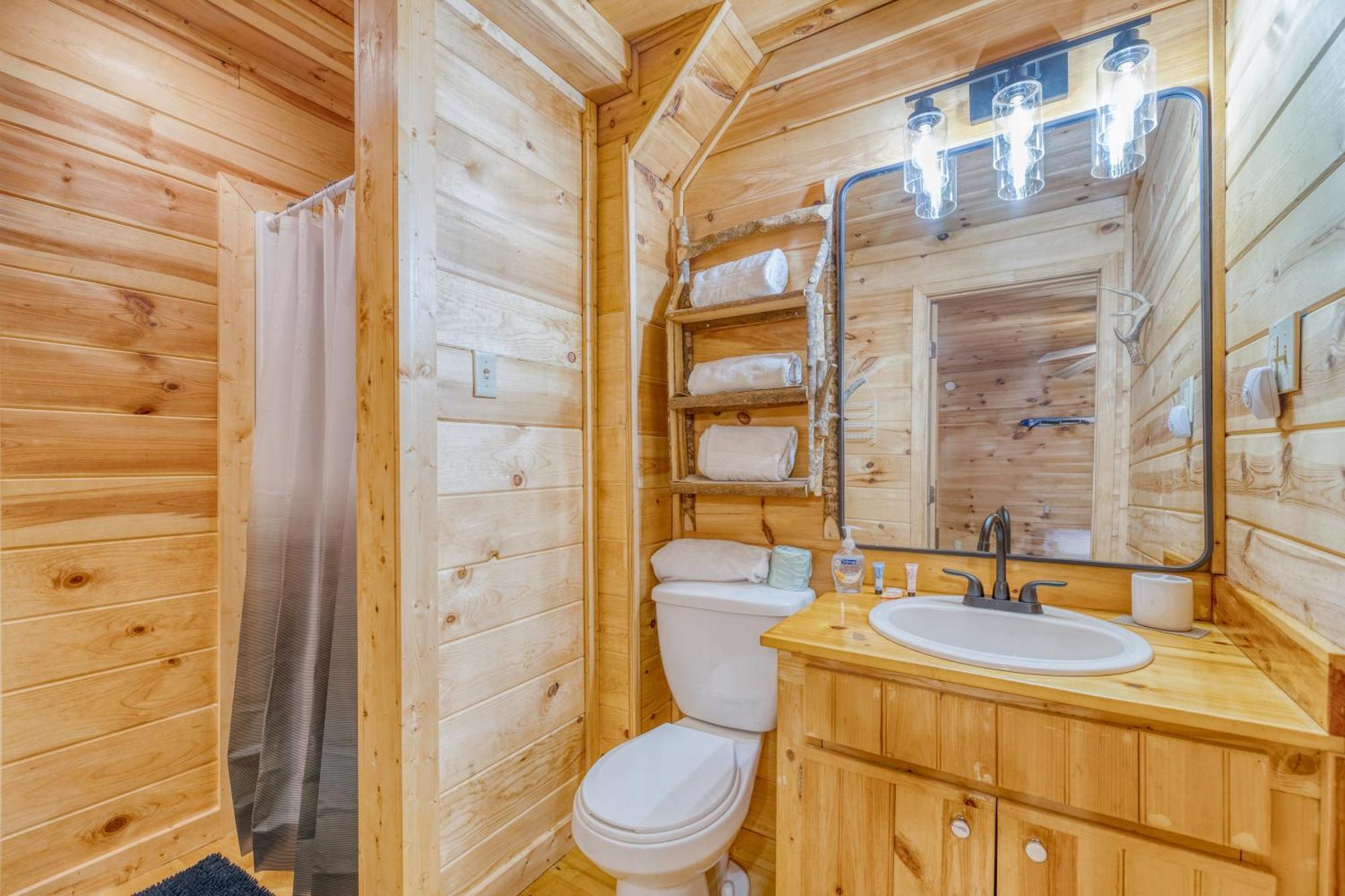 Holiday home Secluded Sunrise Ridge: Mountain View Retreat With Hot Tub Blue Ridge