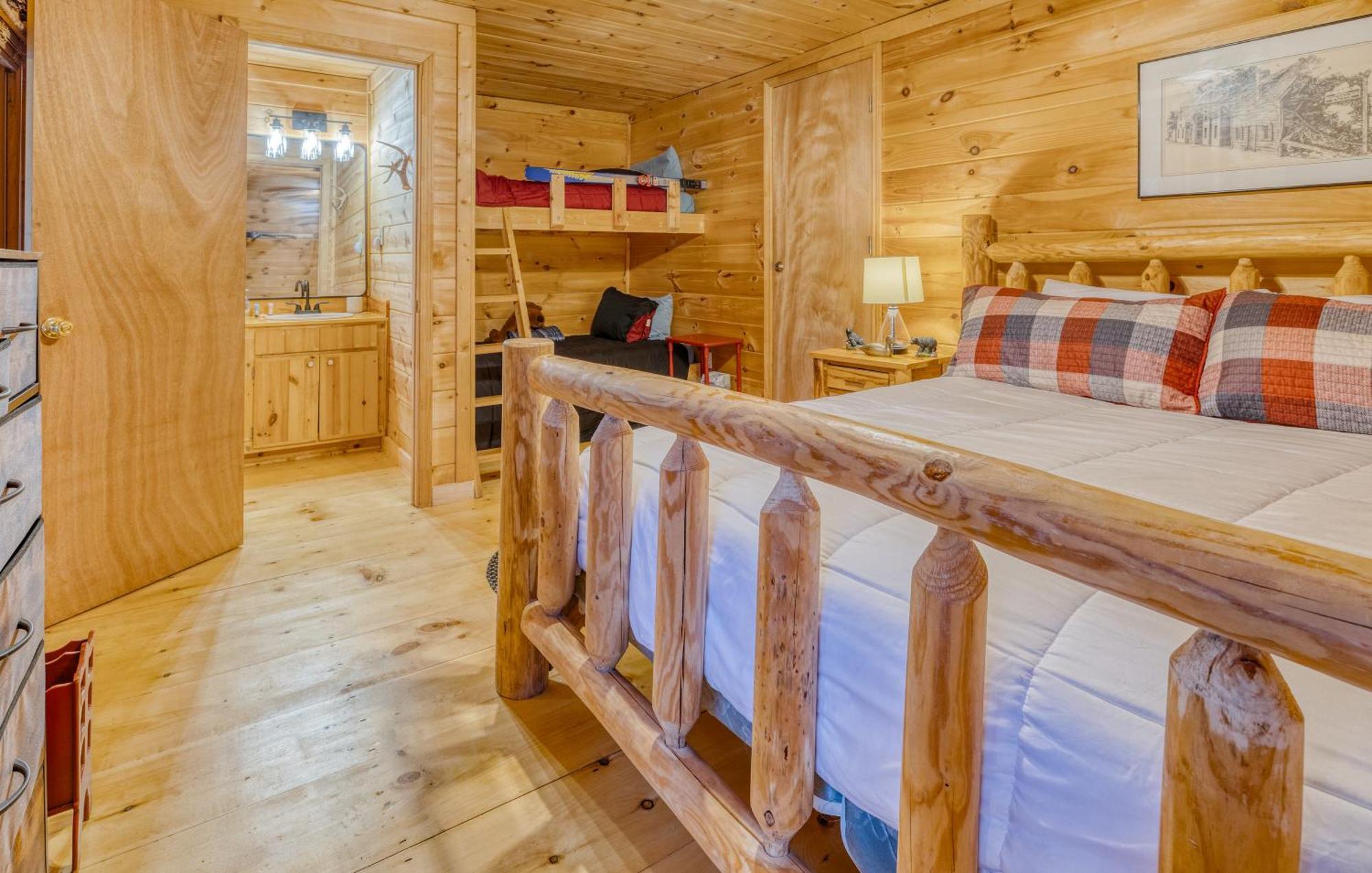 Secluded Sunrise Ridge: Mountain View Retreat With Hot Tub *